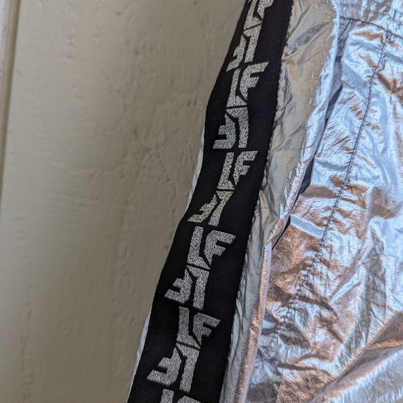 LF Shiny Metallic Silver Zip Front Logo Skirt Lined Mesh Zip Back Elastic Waist - Picture 5 of 8